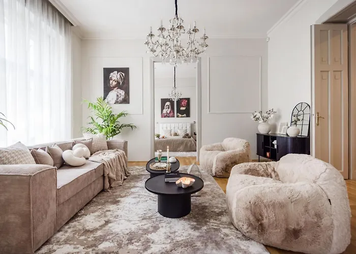 Timeless Elegant Apartment By Opera House